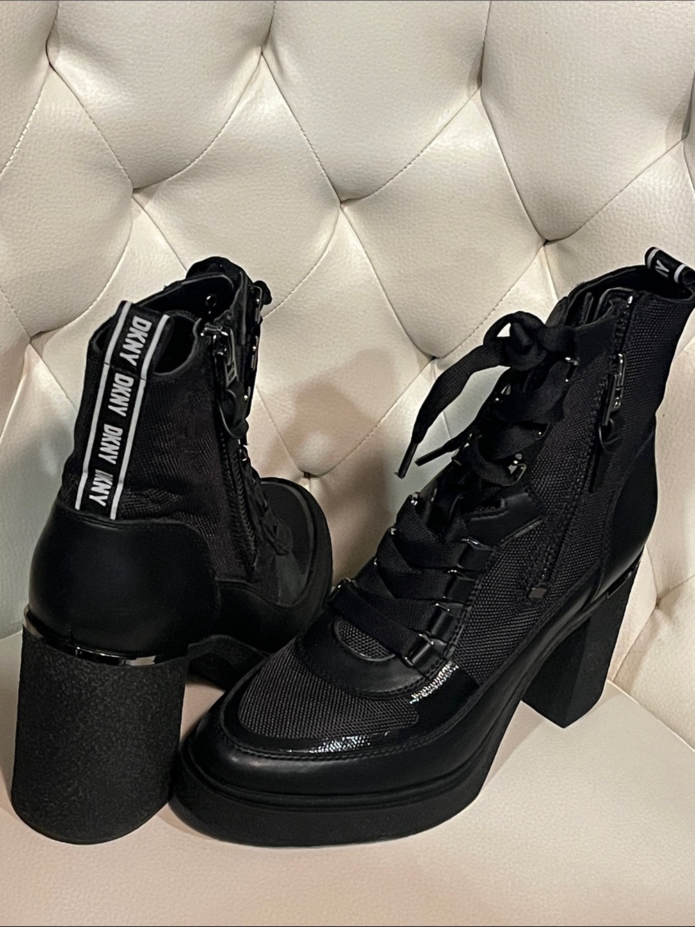 DKNY Black Lace-Up Platform Heeled Ankle Boots Size 8 Eye Catching Beautiful